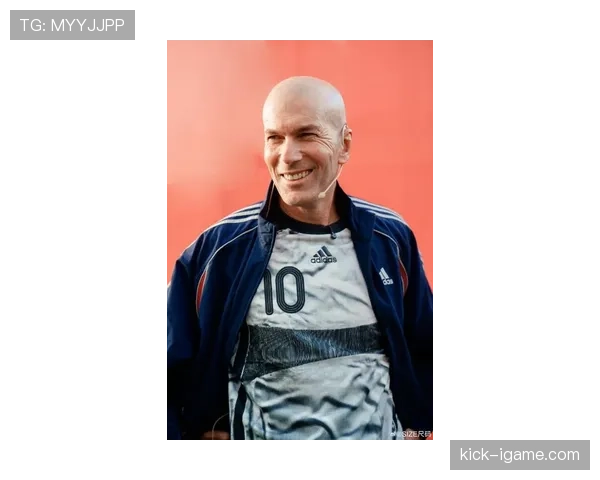 齐达内式盘带惊艳重现,新星以技术与创造力引领足球新潮流 齐达内式盘带惊艳重现,新星以技术与创造力引领足球新潮流