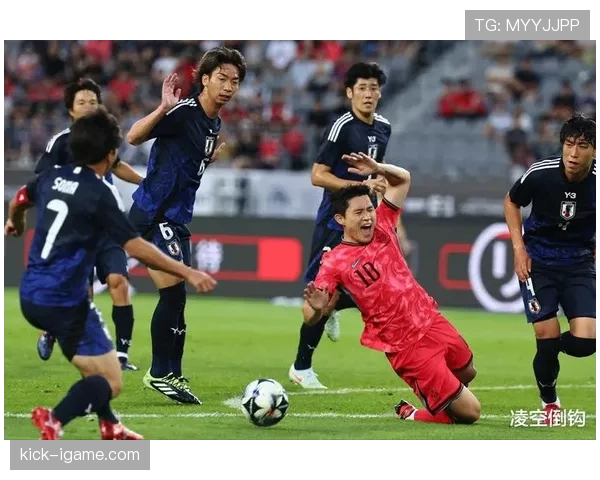 韩国队勇夺东亚杯亚军，顽强拼搏精神展现出色表现与竞争力。