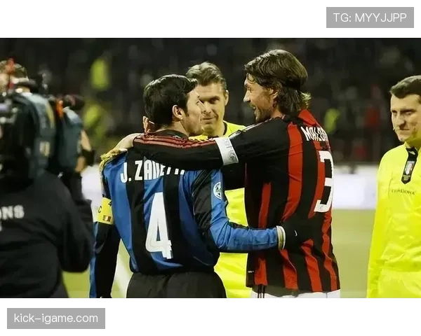 马尔蒂尼足球智慧解析：防守艺术与战术洞察力的典范